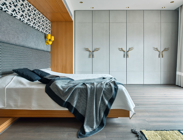 Wall-to-wall wardrobe