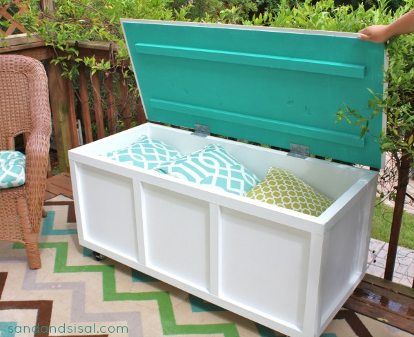 Movable outdoor storage bench