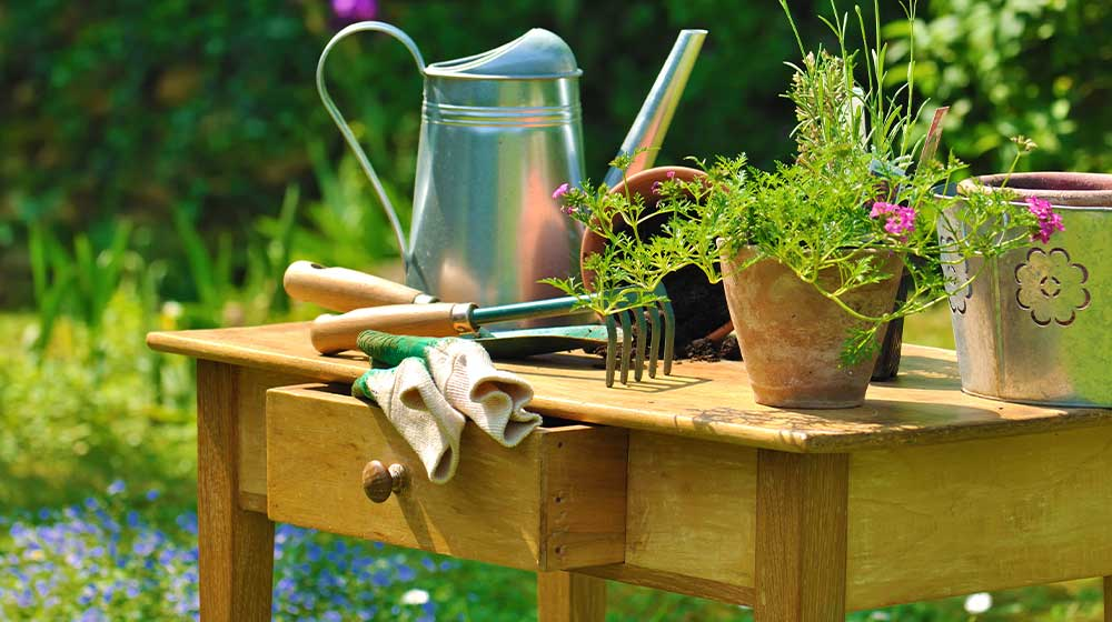 Potting bench for gardeners