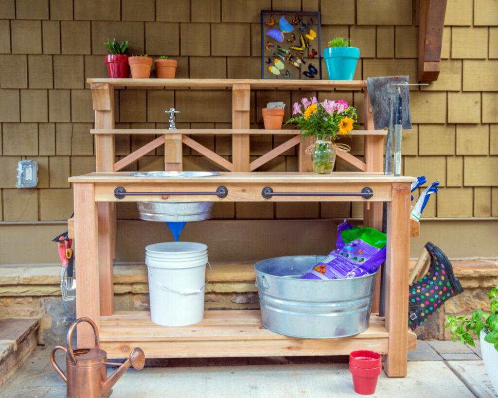 Potting bench made of wood post
