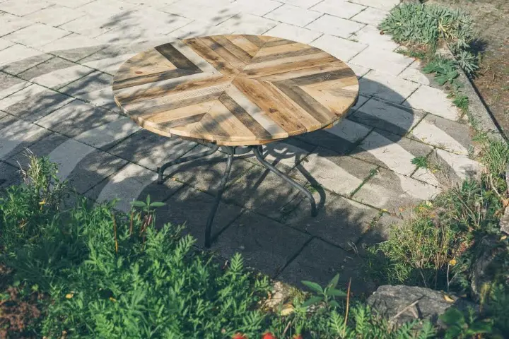 Round Pallet Table